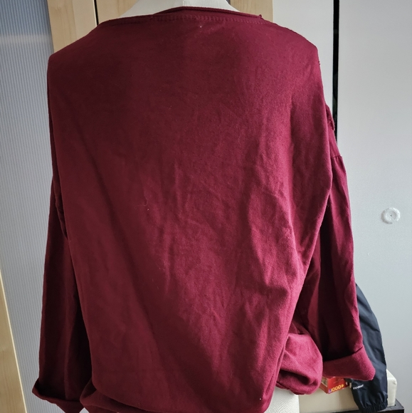 One sive sweater - Picture 2 of 3